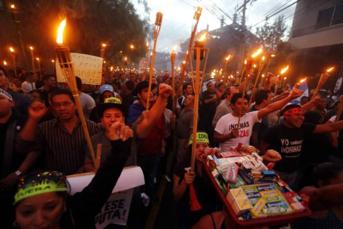 Marcha de las antorchas por cuarto viernes consecutivo