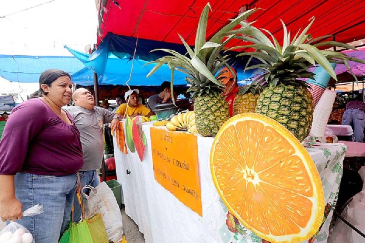 Un recorrido por la Feria del Agricultor y el Artesano