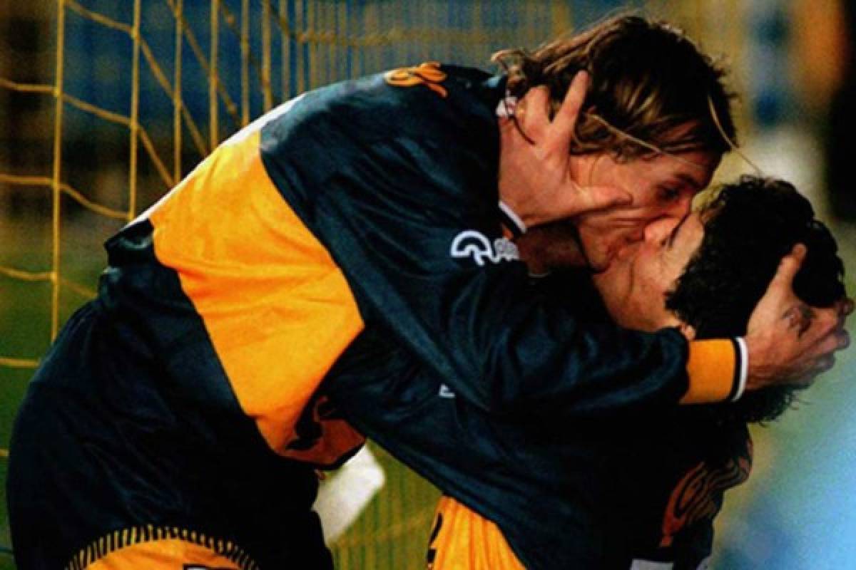 Los 15 besos más polémicos del fútbol