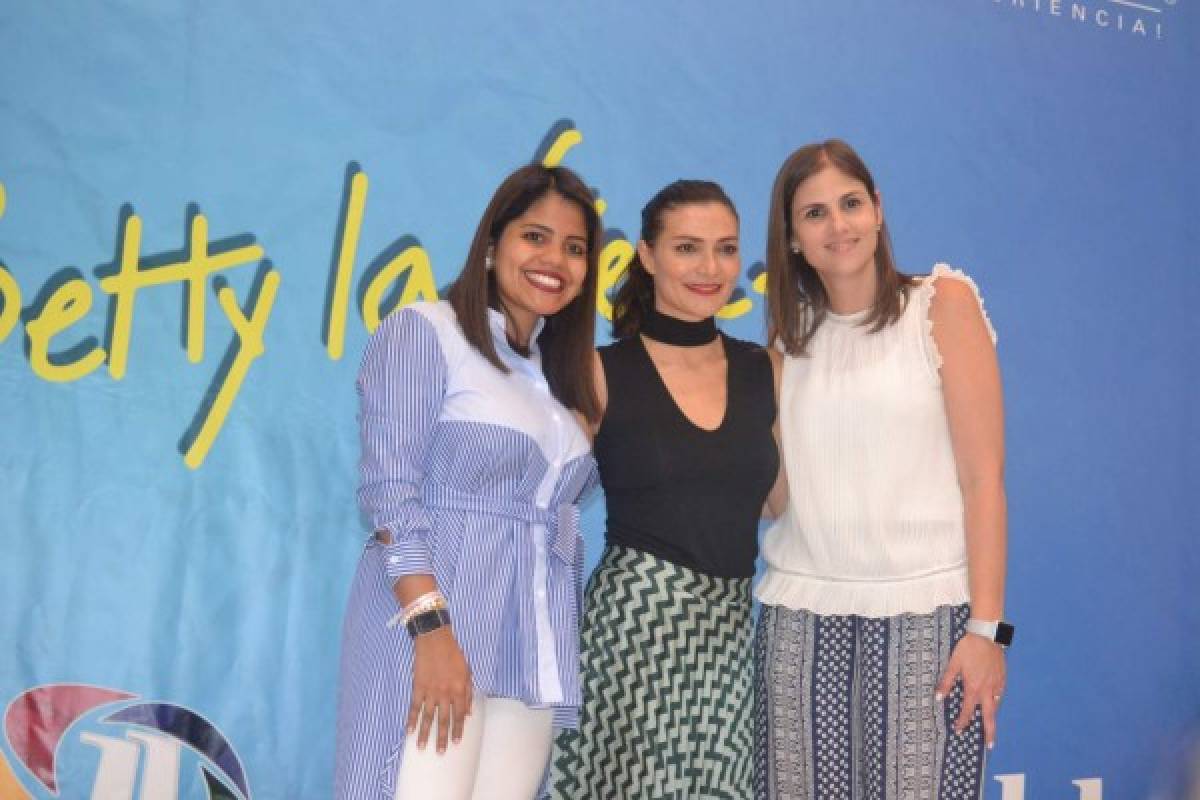 Lleno Total en el Meet and Greet de 'Betty, la Fea' en Metromall