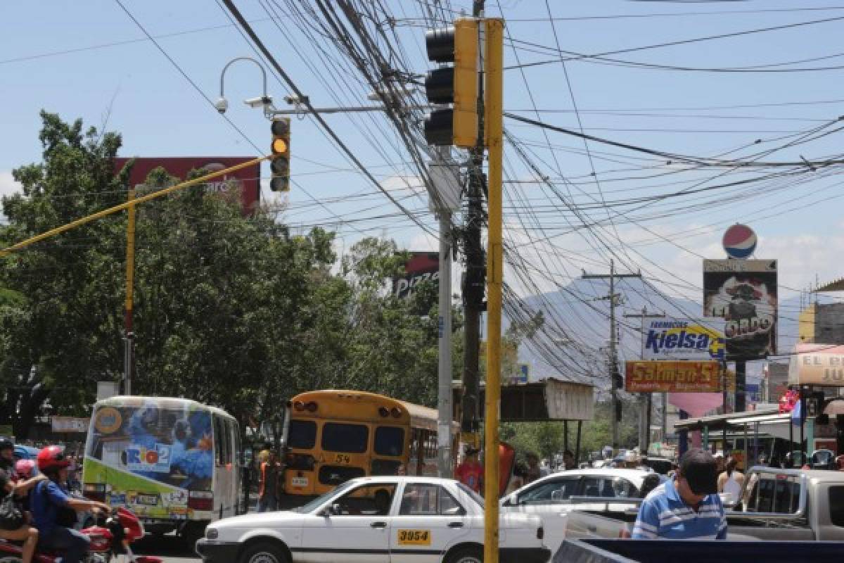 Total irrespeto a semáforos en la Torocagua