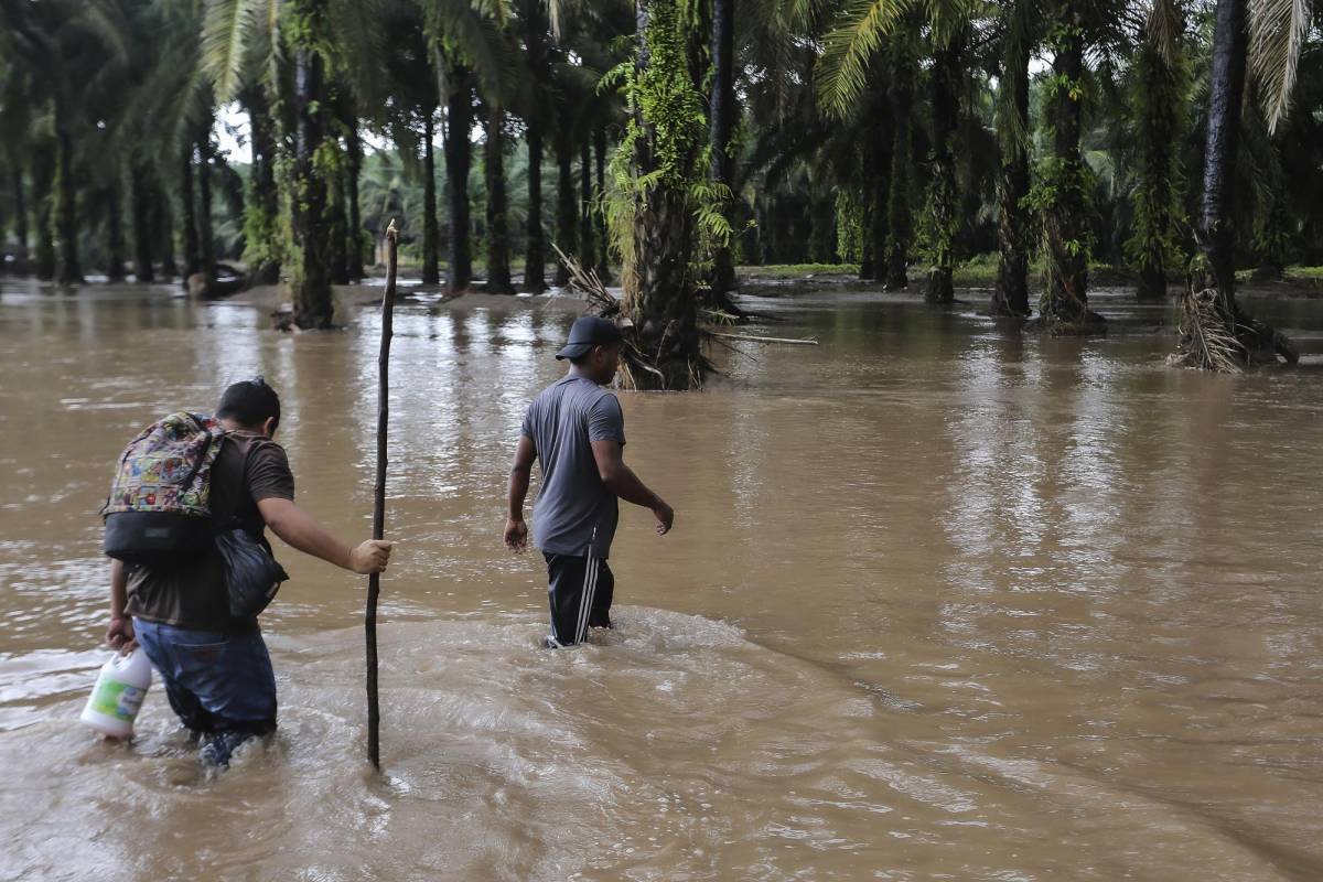 Remanentes de Julia afectan zona sur y norte de Honduras con inundaciones