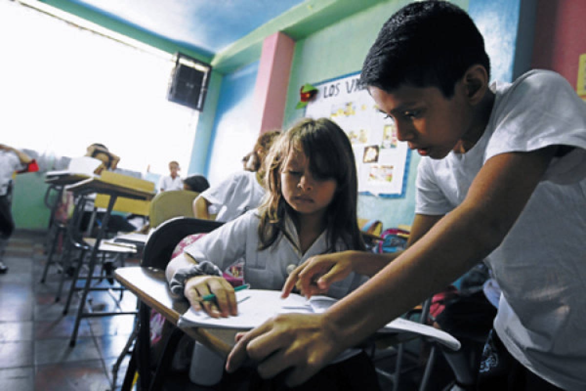 Hermanitos adiestran a sus compañeros