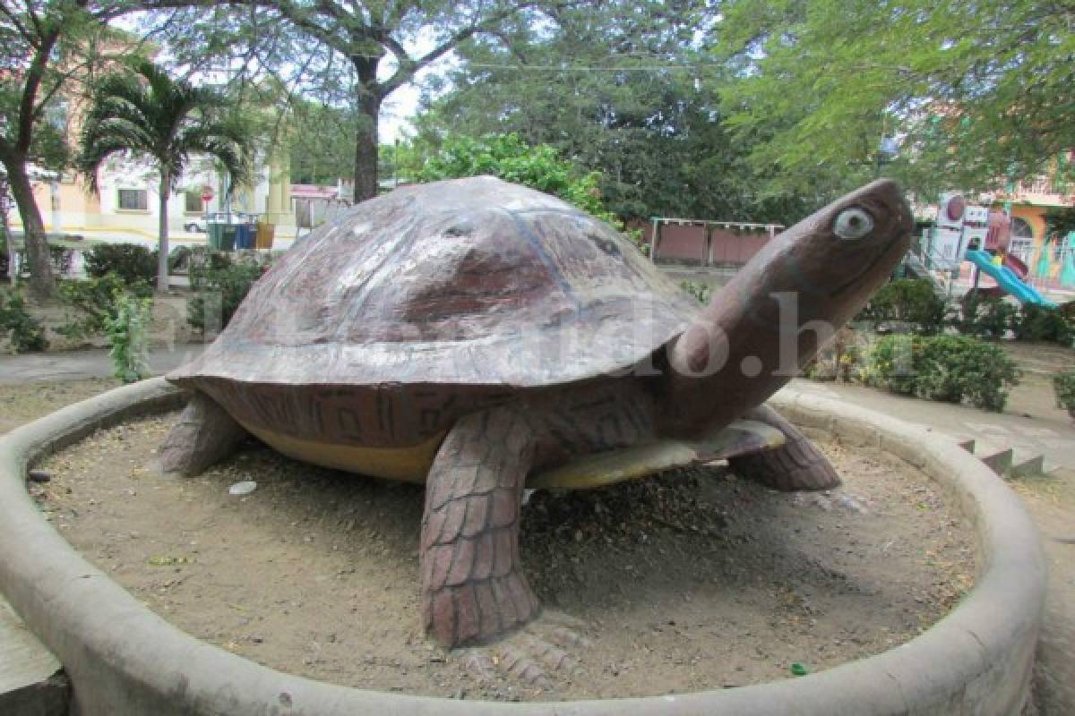 San Lorenzo y sus grandiosas esculturas en honor a la fauna de la zona