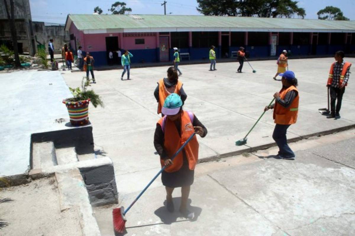 Extensa jornada de aseo en la Escuela Paquita Guerrero