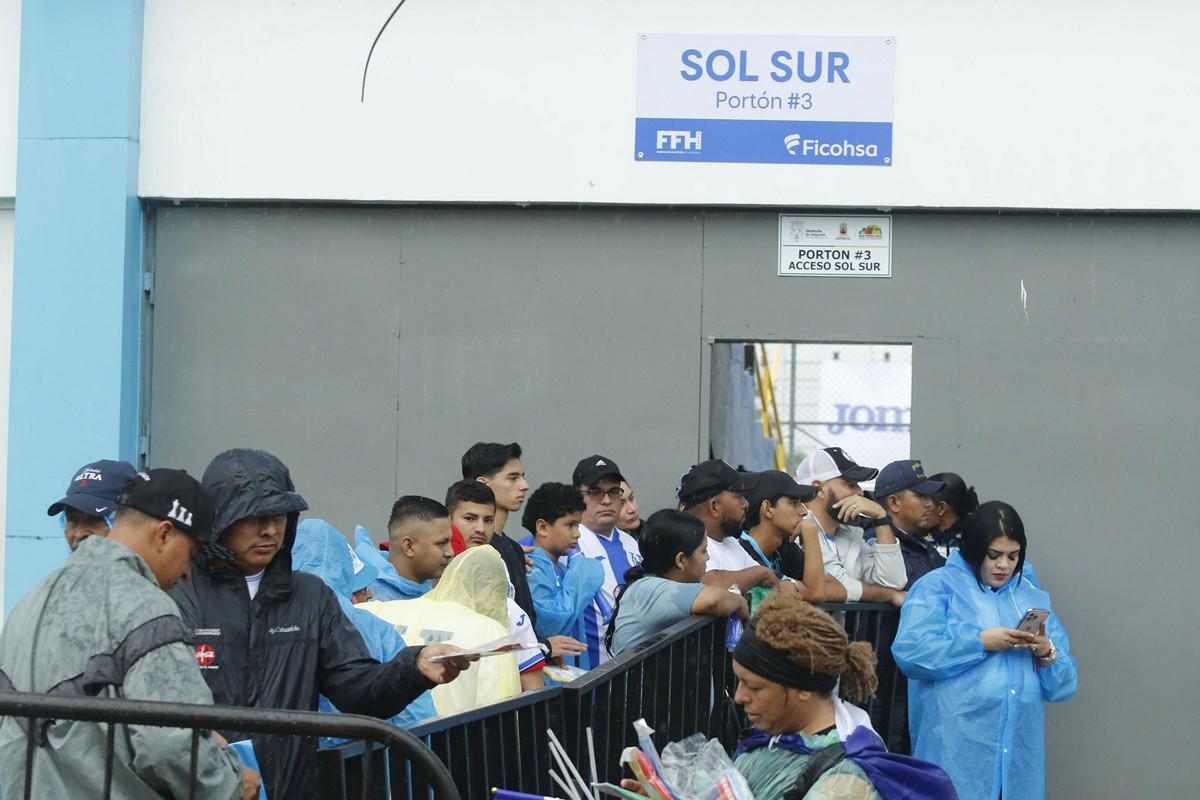 Los primeros aficionados ya están listos para el Honduras vs México