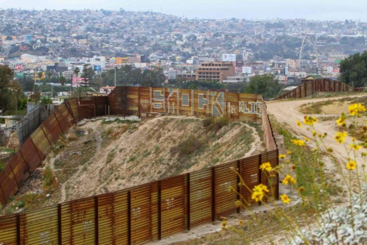 Trump podría ir por muro fronterizo sin nueva ley