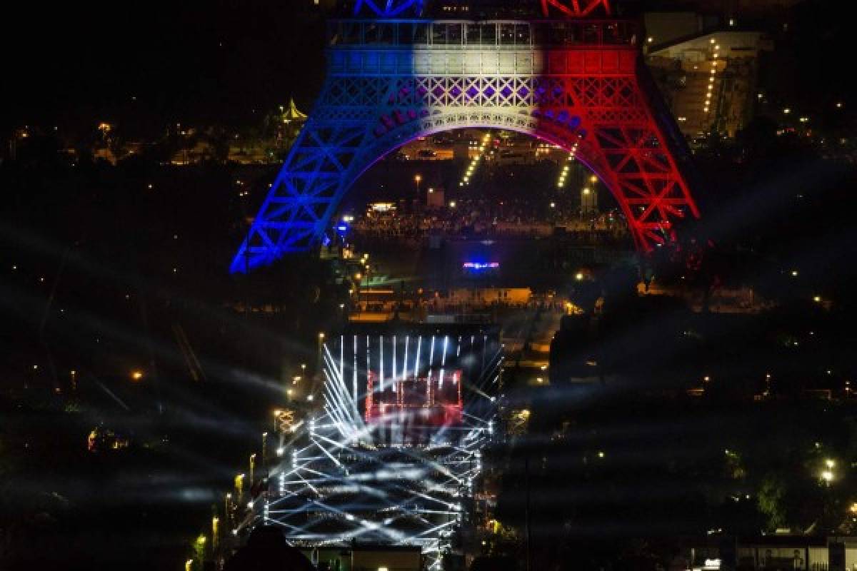 Francia vence 2-1 a Rumanía en la apertura de 'su' Eurocopa