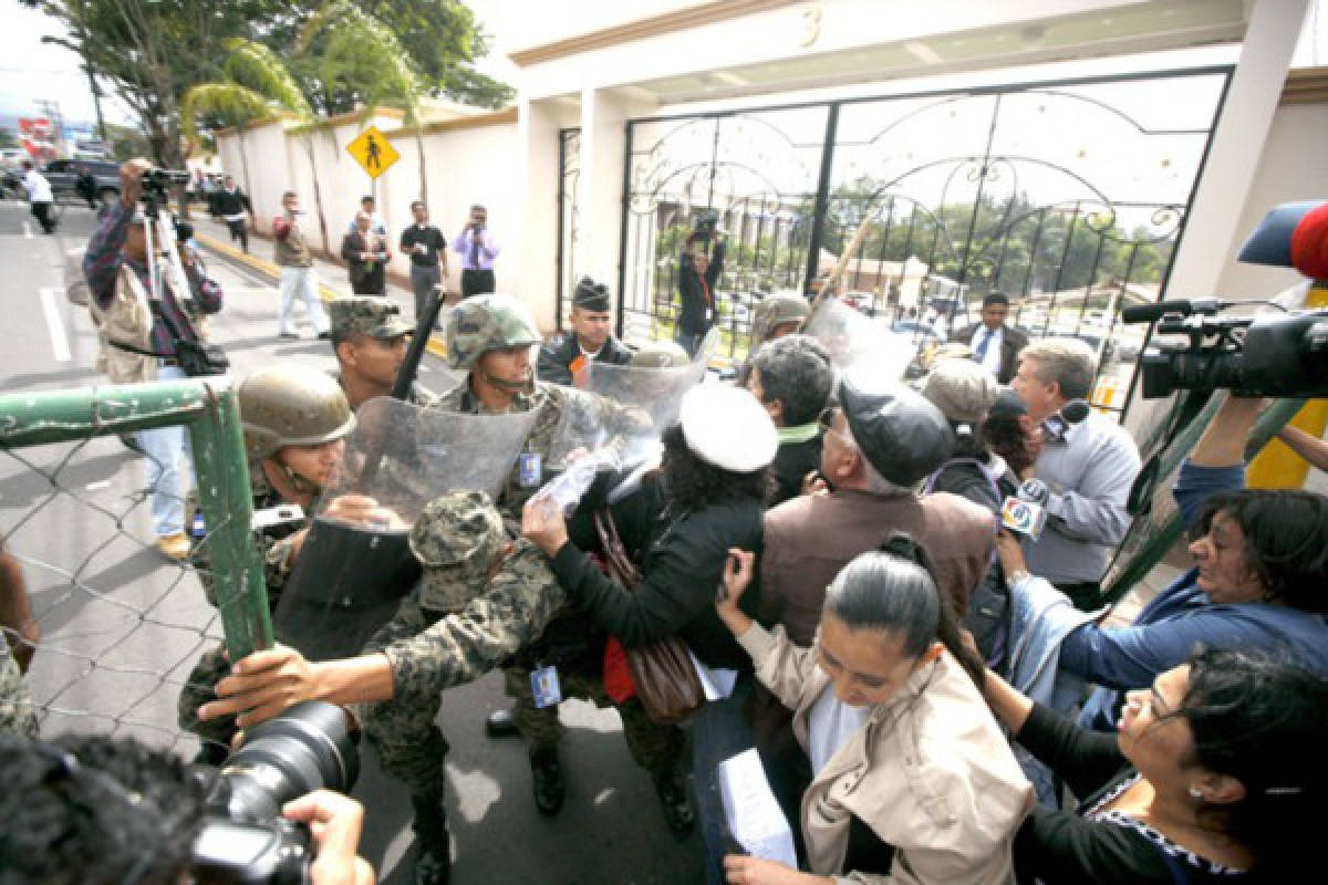 Presidente Porfirio Lobo justifica ataque contra periodistas