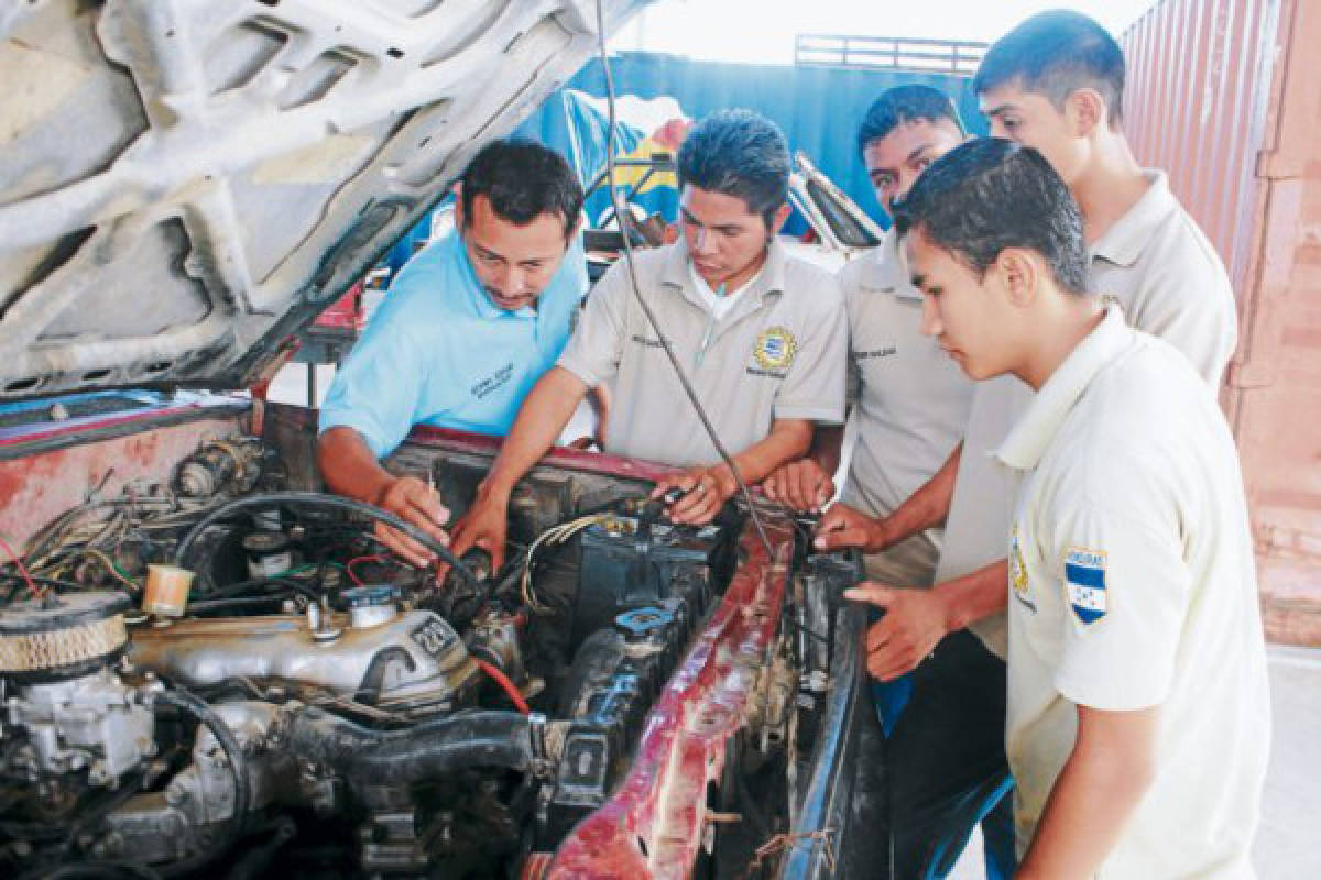 Brindan formación técnica a jóvenes del área rural del sur