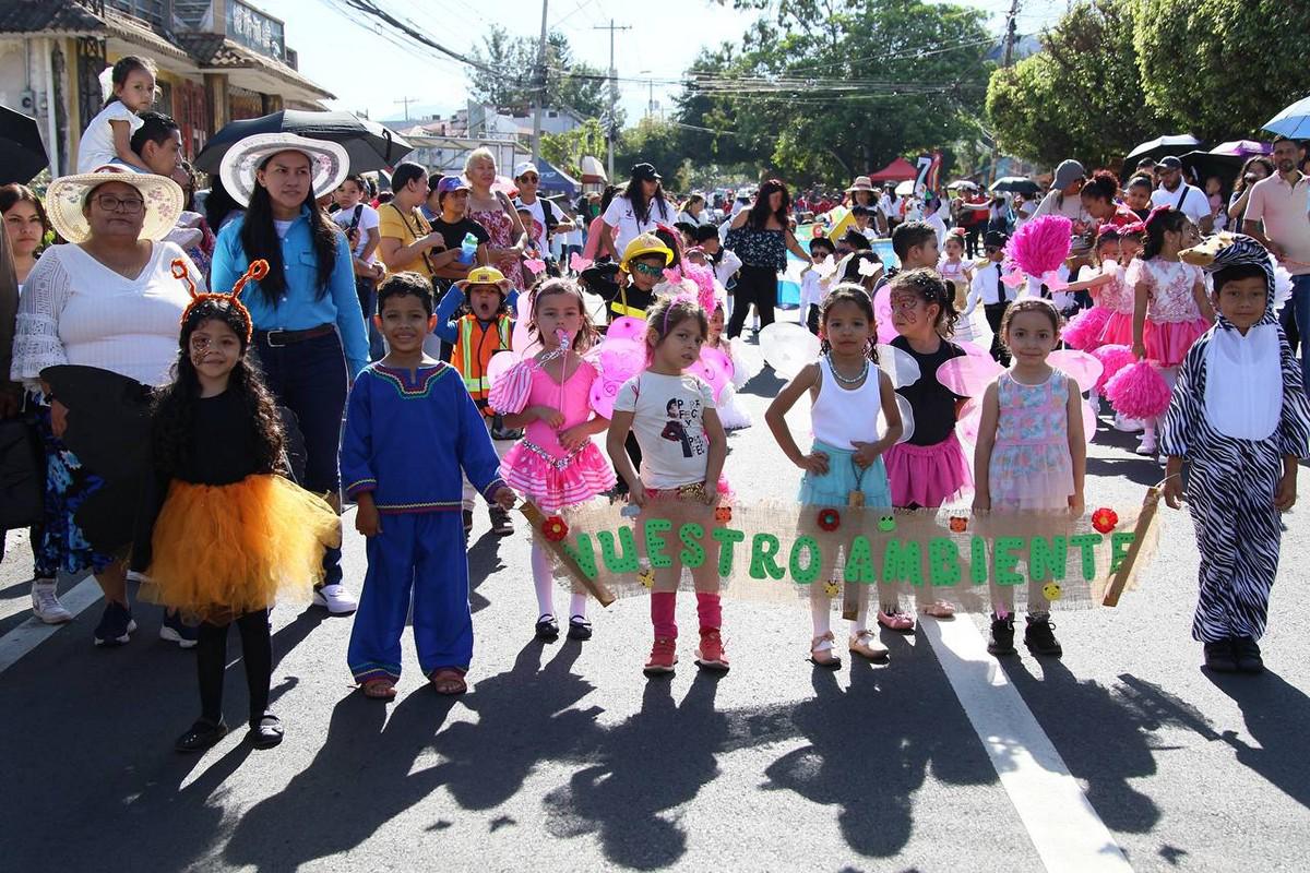 Bulevar Morazán brilla con desfile de prebásica en inicio de Independencia Patria