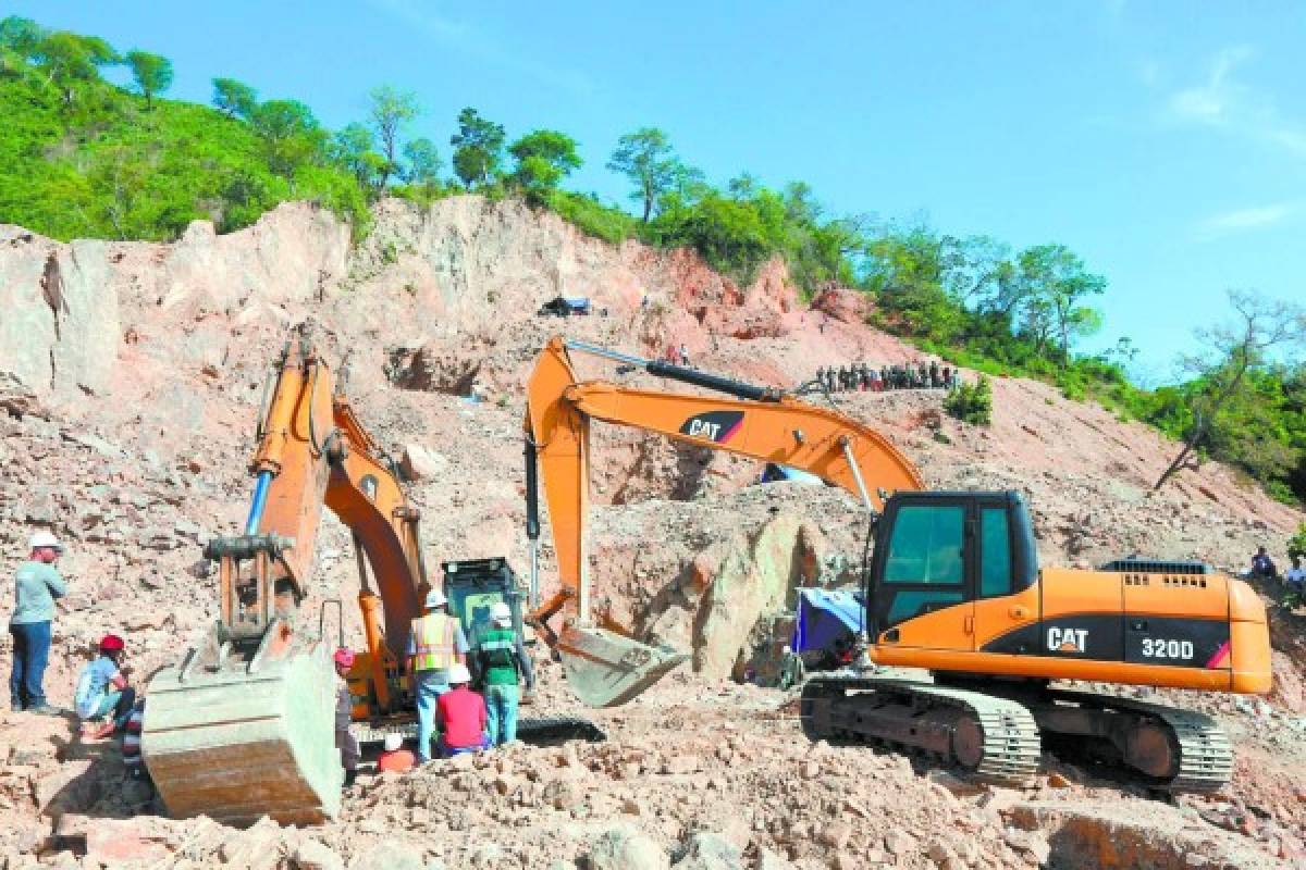 Reanudan labores de búsqueda de los mineros atrapados en El Corpus