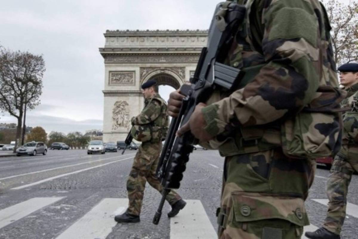 Arrestan a dos más por ataques de París durante redada