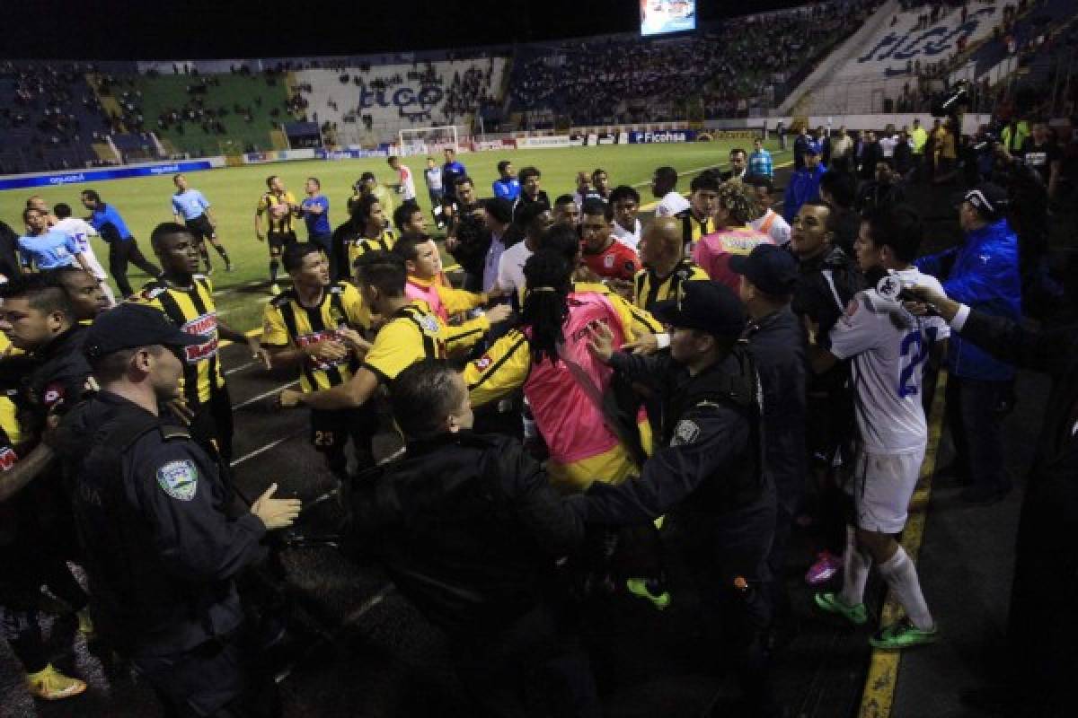 VIDEO: El zafarrancho entre jugadores de Olimpia y Real España