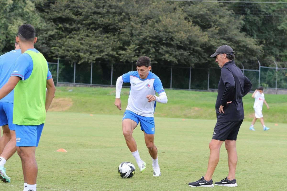 Troglio sorprende y se gana los aplausos en entreno de Olimpia antes de enfrentar al Olancho FC