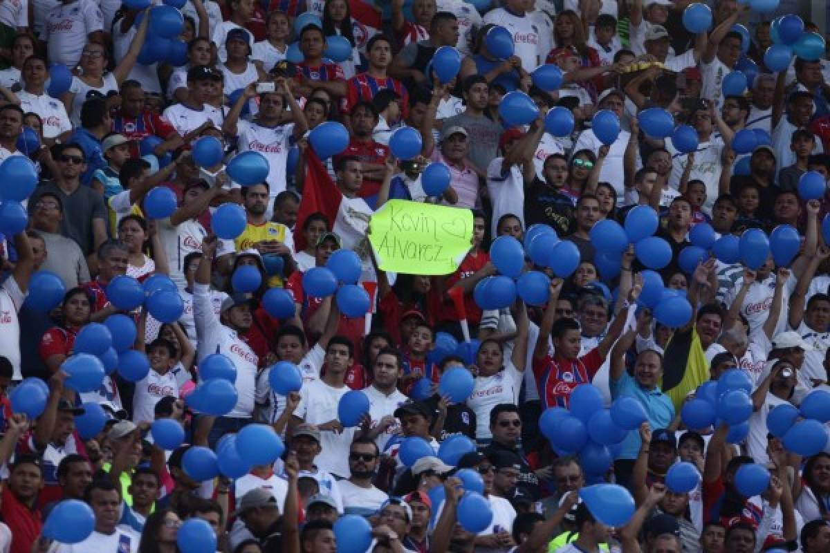 El mural de globos no alcanzó en el estadio Nacional