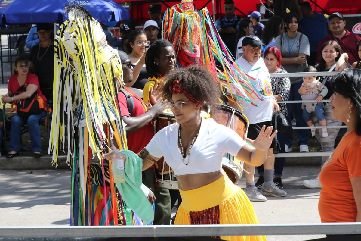 Bellas capitalinas roban suspiros en carnaval por los 446 años de Tegucigalpa