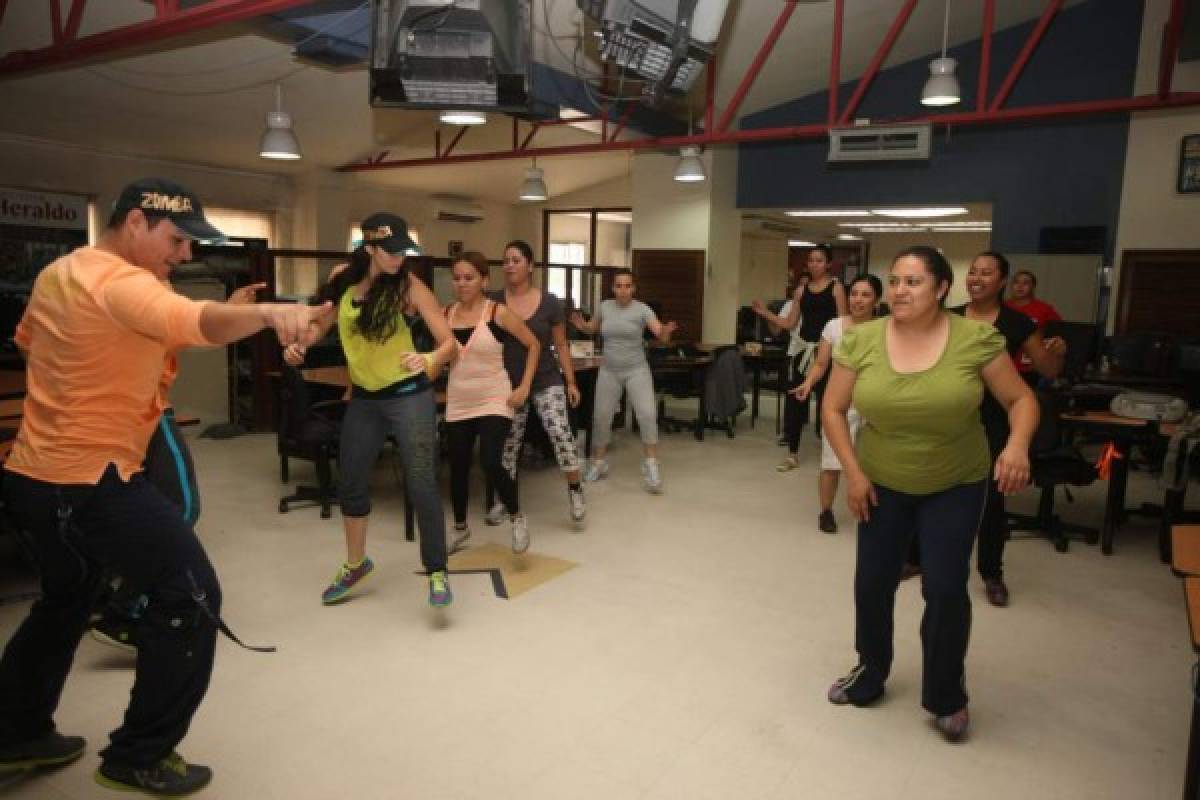 Personal de EL HERALDO inicia el día con Zumba