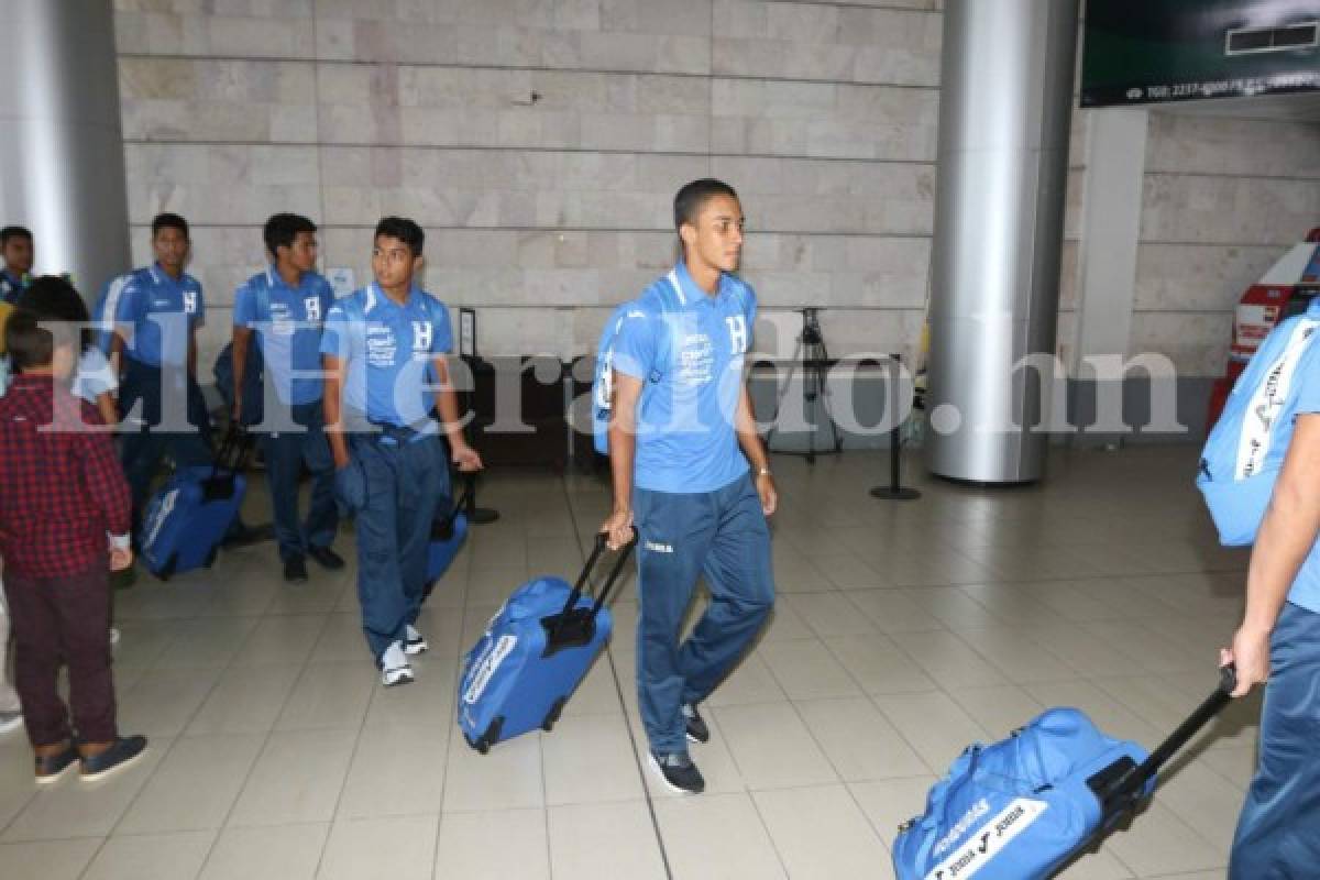 Selección de Honduras Sub-17 es recibida con algarabía en el aeropuerto Toncontín de Tegucigalpa