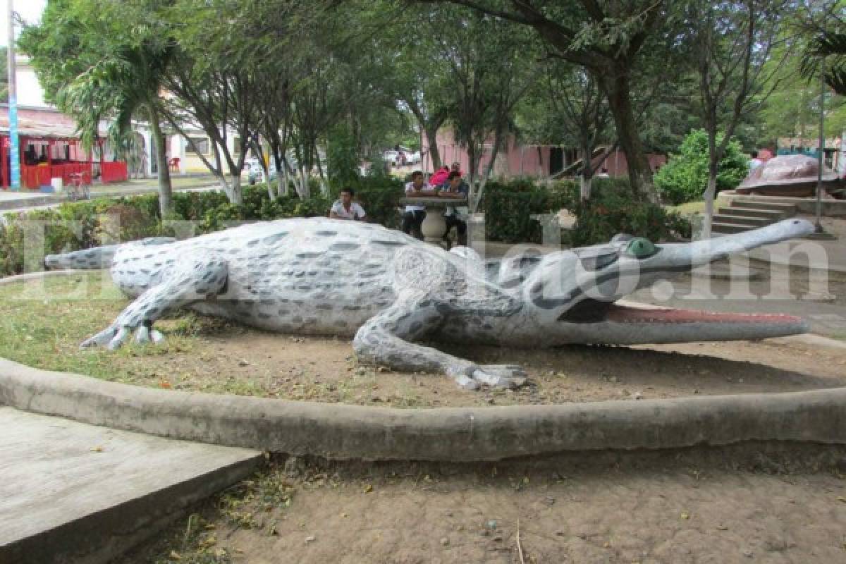 San Lorenzo y sus grandiosas esculturas en honor a la fauna de la zona