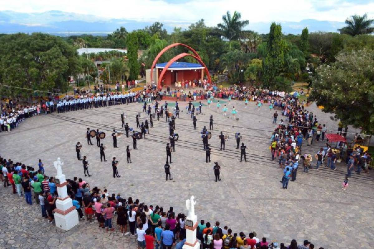 En un ambiente carnavalesco los Paceños celebran su feria patronal
