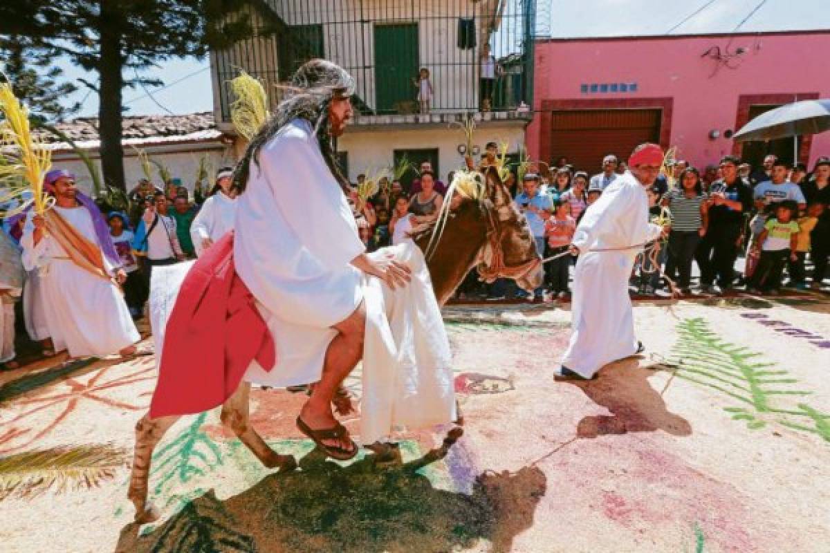 Feligresía católica clama por paz para Honduras en Domingo Ramos