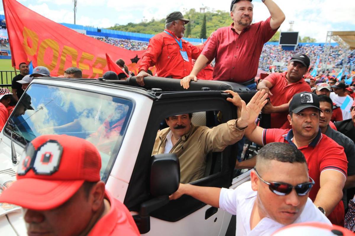 Manuel Zelaya lideró la marcha.