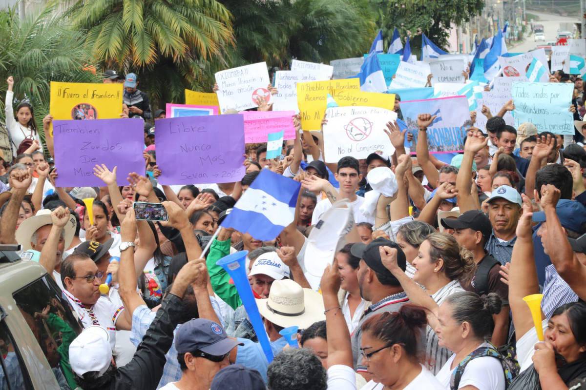 Oposición y sociedad civil marchan “por Honduras” en Copán