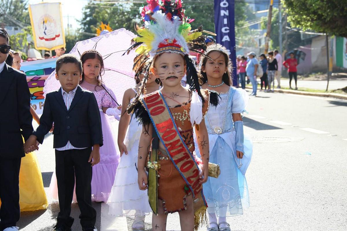 Bulevar Morazán brilla con desfile de prebásica en inicio de Independencia Patria