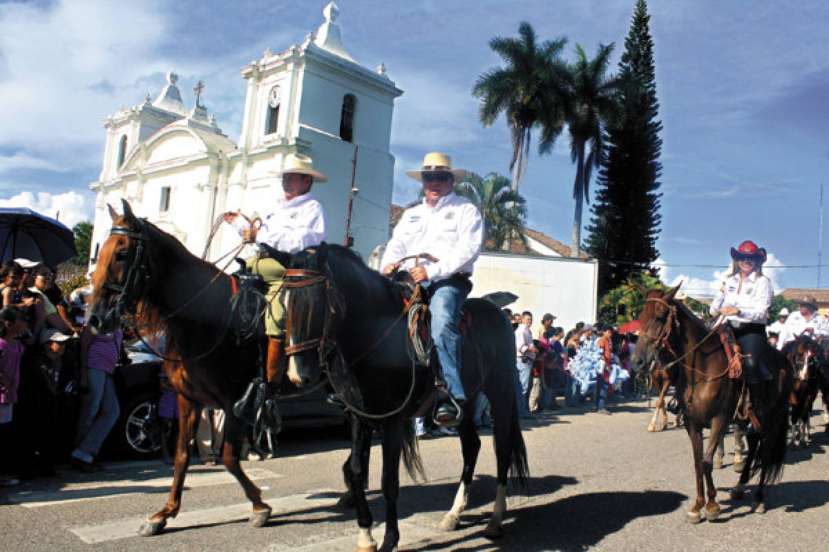 Un Ã©xito la cabalgata del Festima 2013