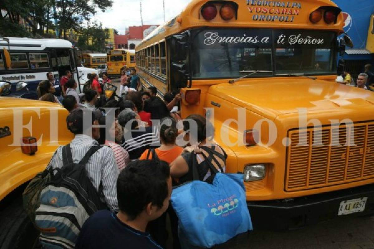 Honduras: Cientos salen de la capital para compartir Navidad con sus familias