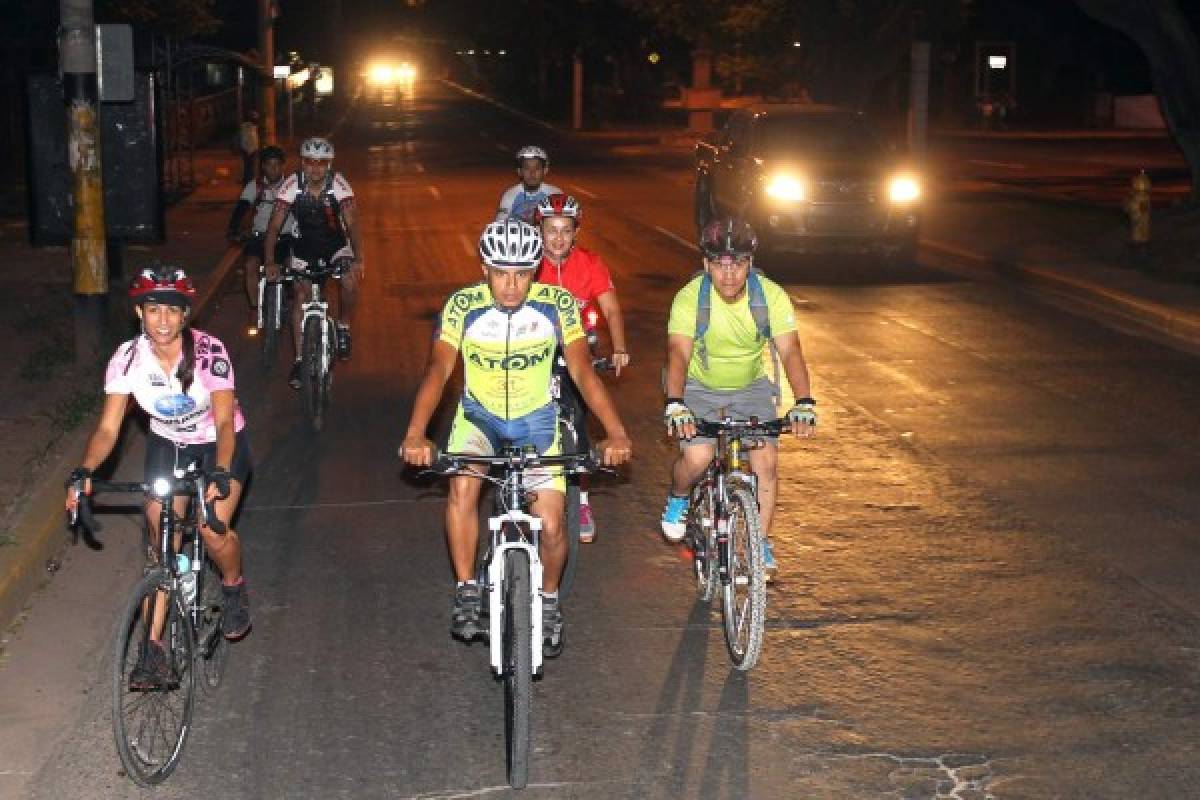 Amigos Biker listos para pedalear