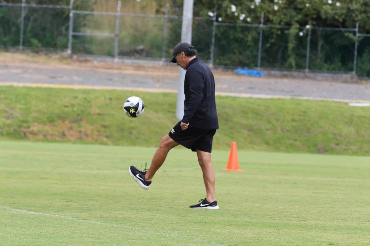 Troglio sorprende y se gana los aplausos en entreno de Olimpia antes de enfrentar al Olancho FC