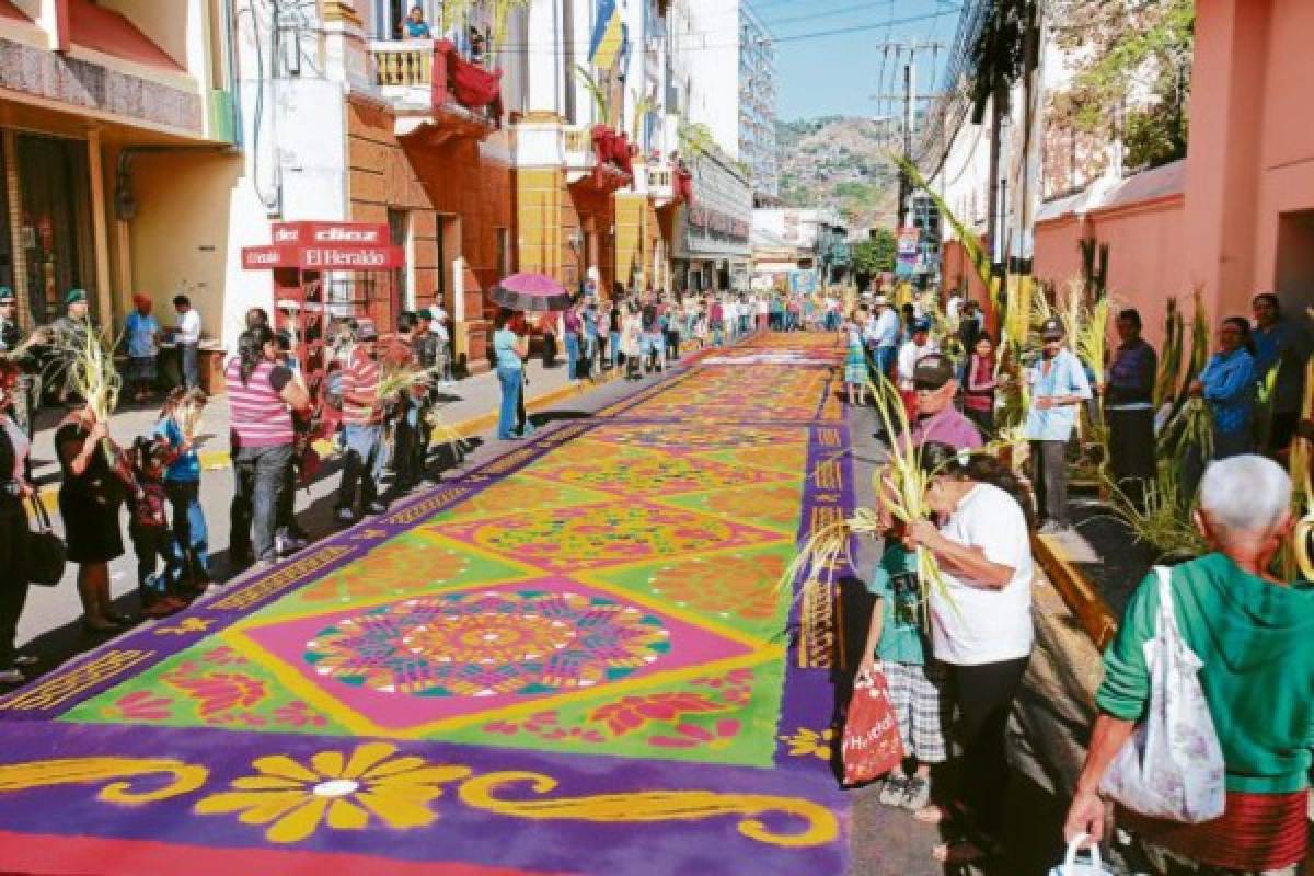 Feligresía católica clama por paz para Honduras en Domingo Ramos