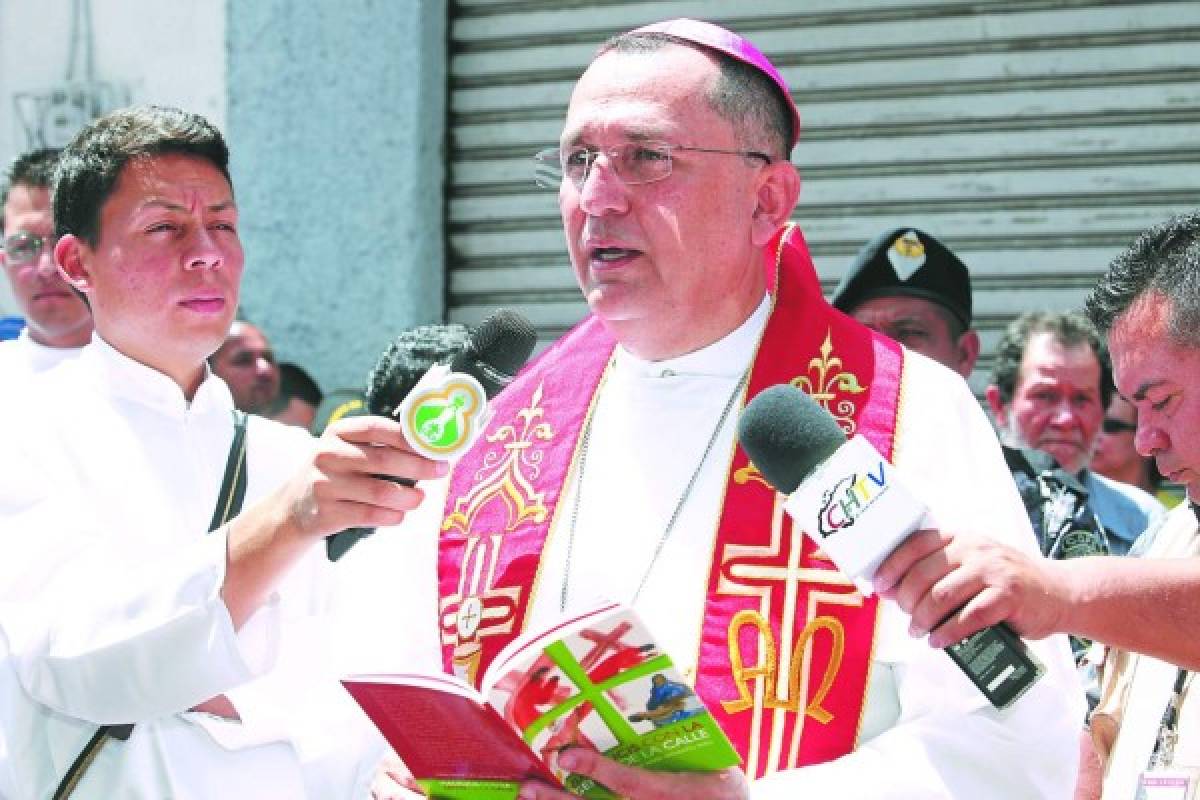 Feligresía católica revive el sacrificio de Jesucristo