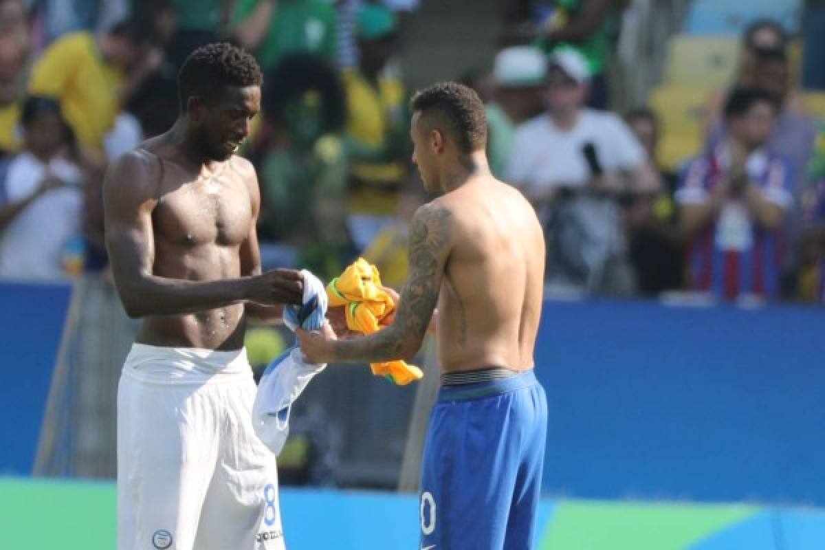 ¡El colmo! Johnny Palacios le pide la camisa a Neymar