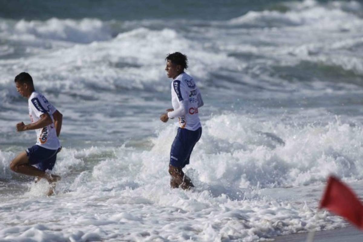 VIDEO: Honduras entrena en la playa