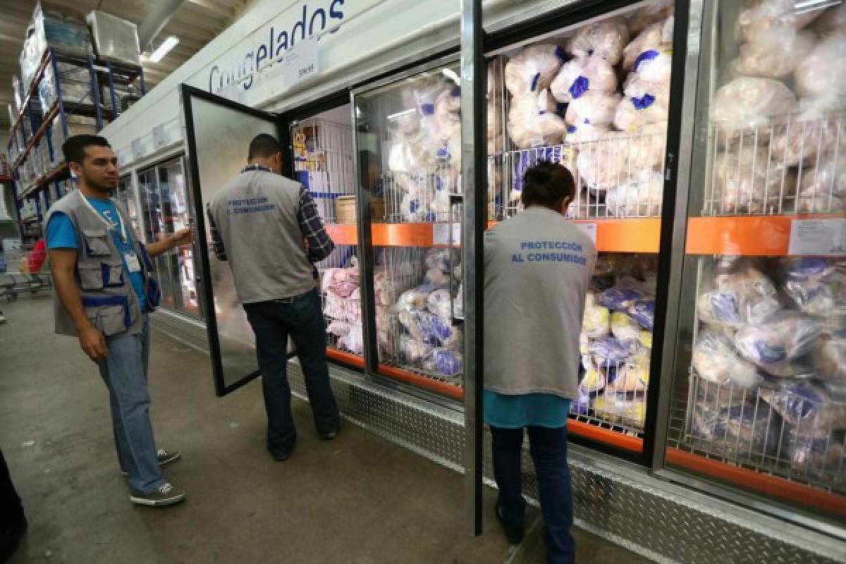 Verifican precios de productos navideños en supermercados de la capital   