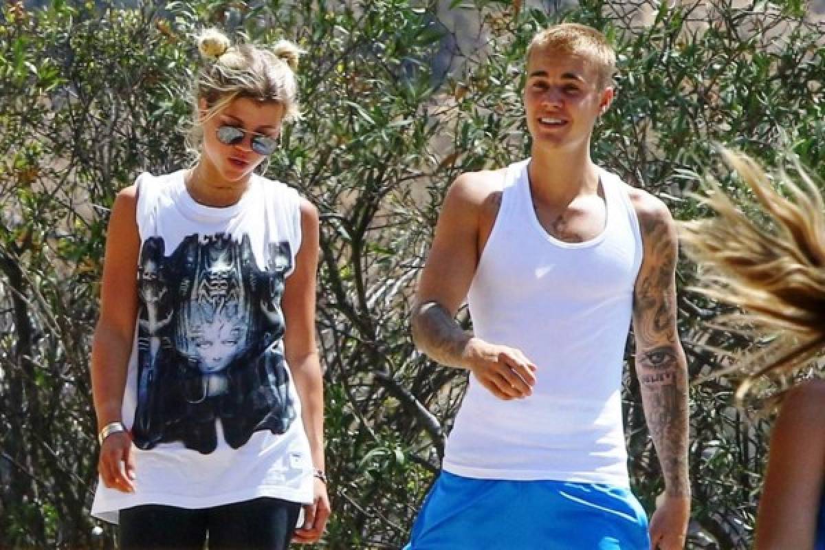 El cantante estadounidense Justin Bieber defiende a su nuevo amor