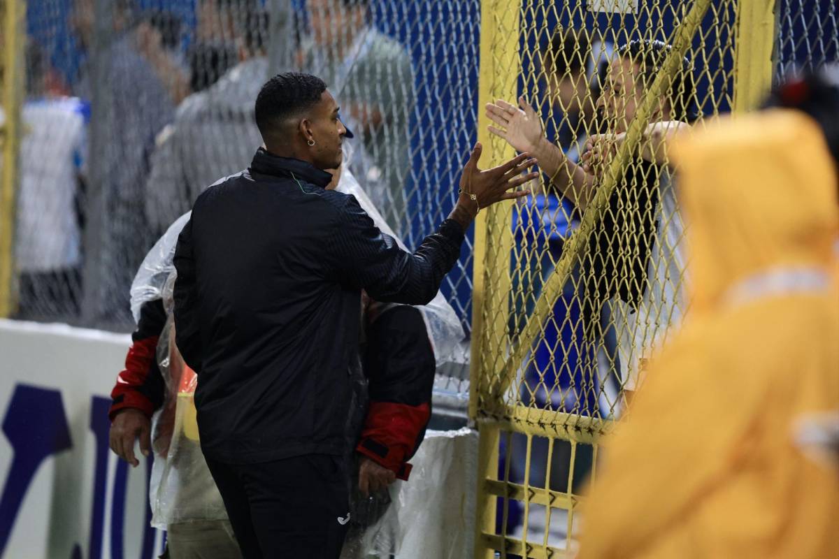 En fotos: Así llegaron las selecciones de Honduras y México al estadio Morazán