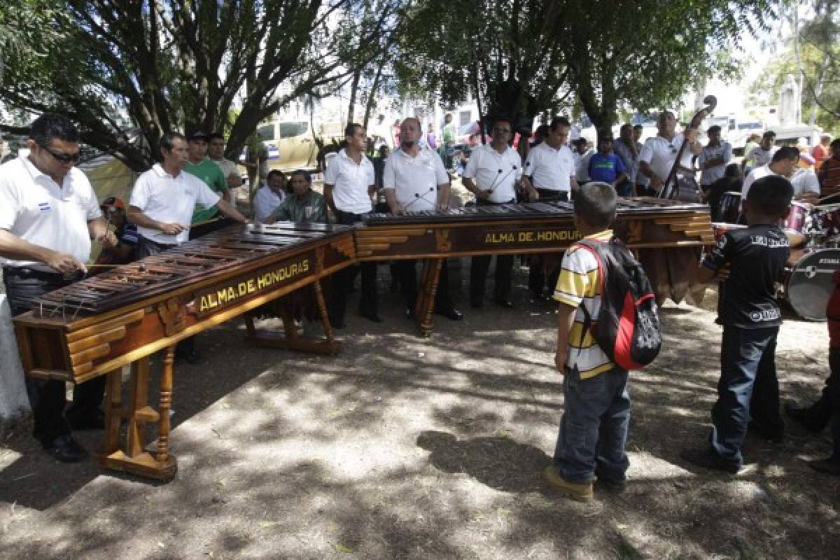 De fiesta la morenita más bella de Honduras