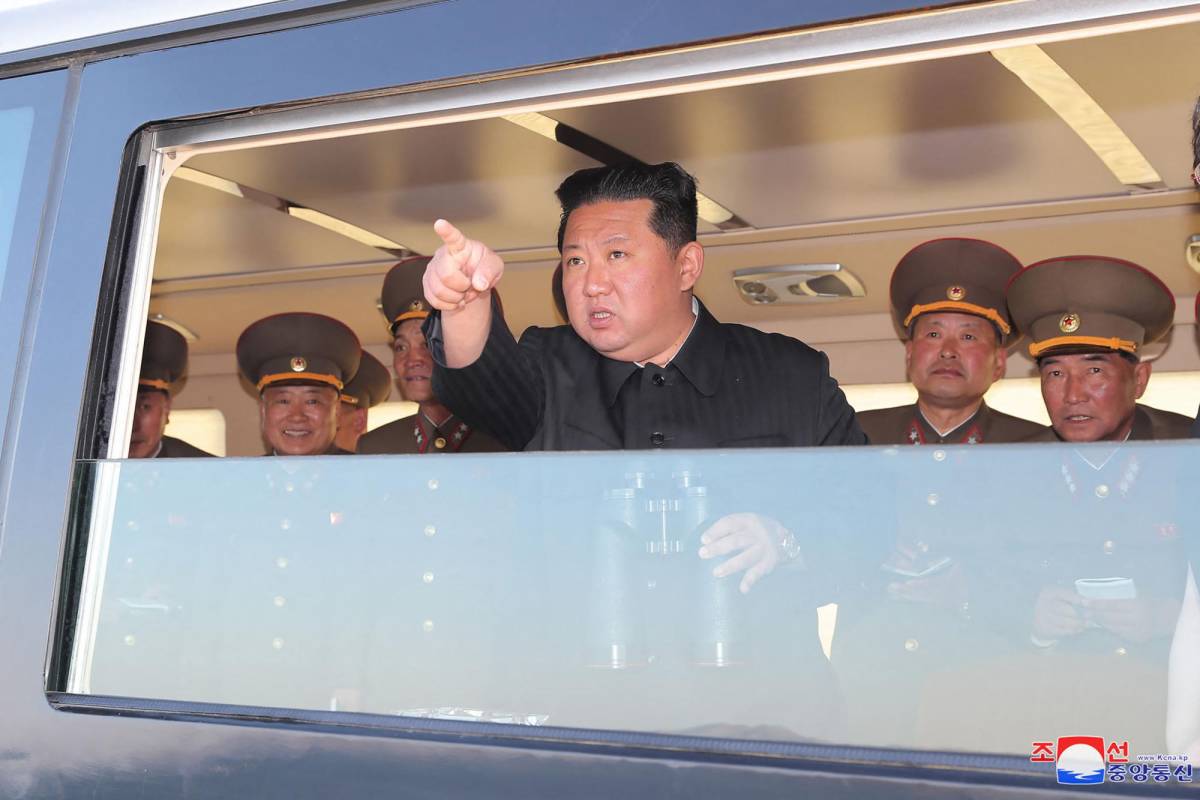 Kim Jong Un aboga por “fortalecer y desarrollar” sus armas nucleares