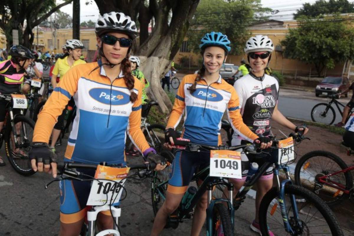 El ciclismo solidario ganó la carrera; en la Vuelta todos nos hicimos un solo nudo...