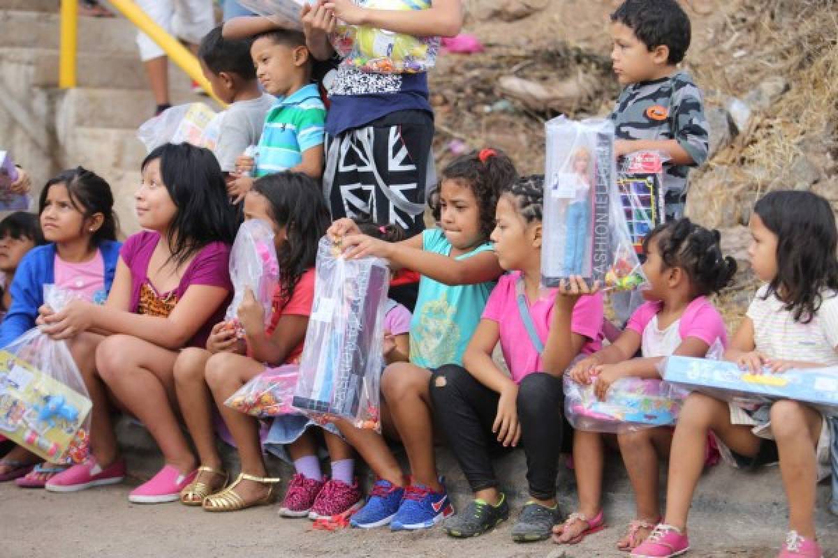 Honduras: Una tarde de sorpresas les llevamos a los niños de la Ramón Amaya Amador