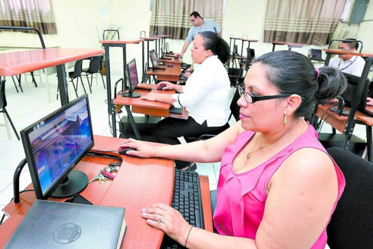 Analizan abrir más centros a distancia