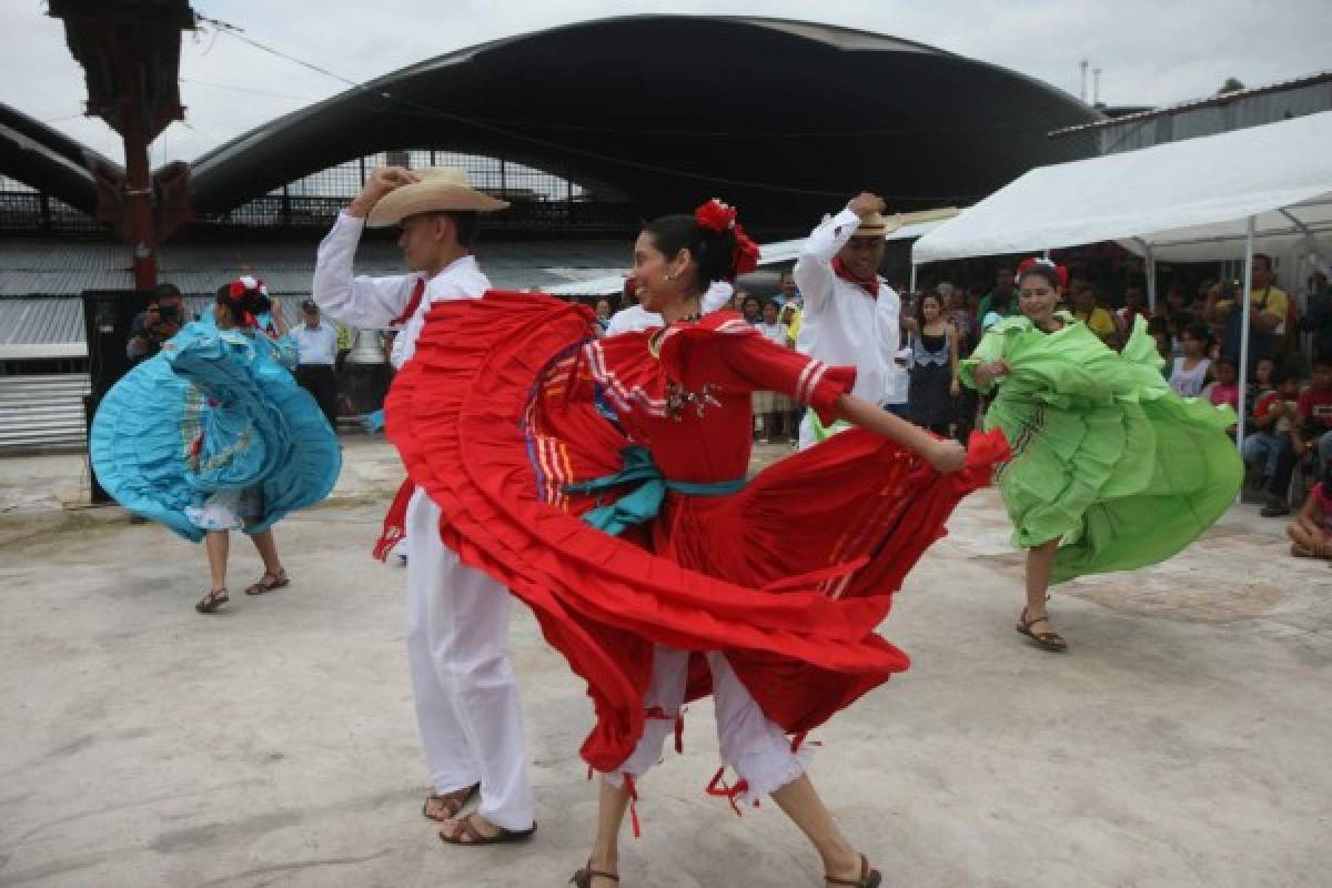 Cierran feria con muestra tradicional