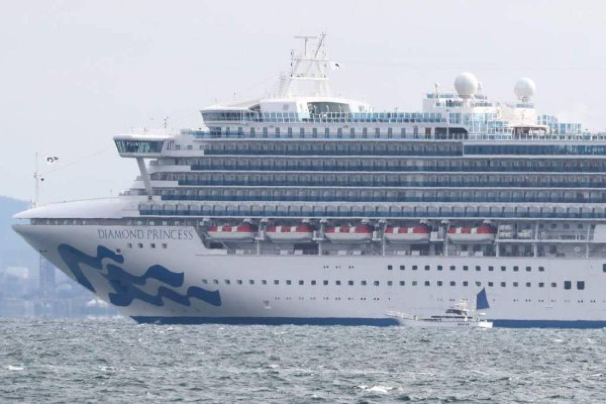 Atraca en Montevideo crucero australiano con más de 100 casos de coronavirus