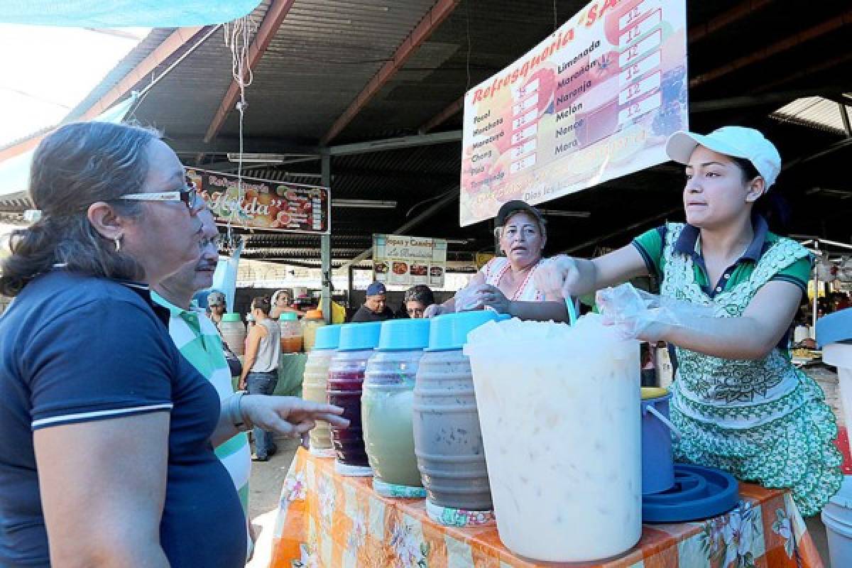 Un recorrido por la Feria del Agricultor y el Artesano