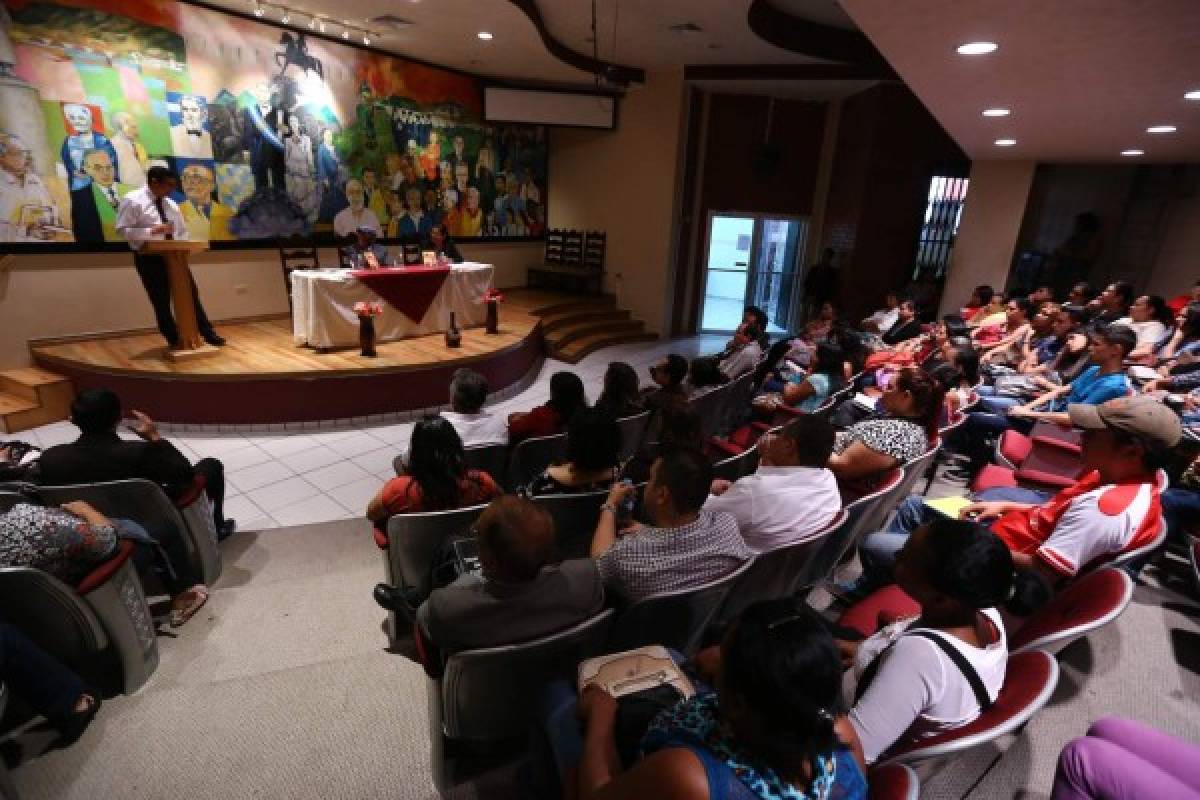 El historiador Mario Argueta presentó libro en la Universidad Pedagógica Nacional