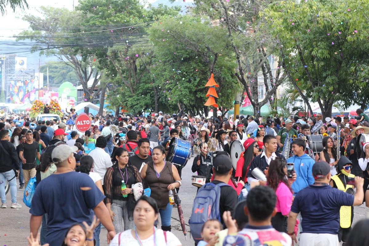 Así se vive el vibrante Carnaval de Tegucigalpa, lleno de música, color y alegría